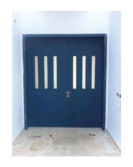 דלת מעוצבת בשילוב פרופיל בלגי